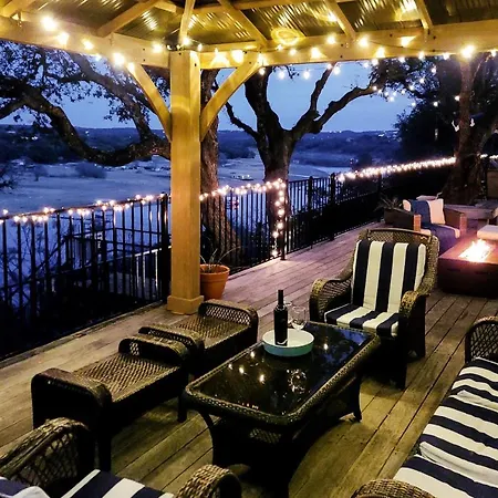 Villa Cliff Side Oasis